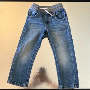 3T cat and Jack pull on jeans